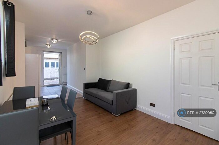 2 Bedroom Flat To Rent In Dartmouth Road, London, NW4