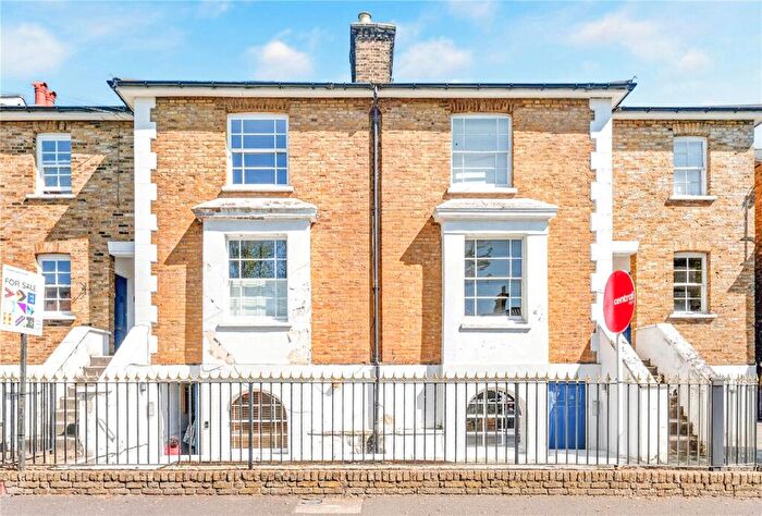 2 Bedroom Flat For Sale In Wingfield Road, Walthamstow, London, E17