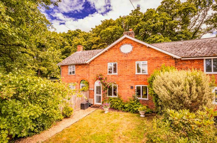 4 Bedroom Property For Sale In Woodbury, Whitchurch Hill, RG8