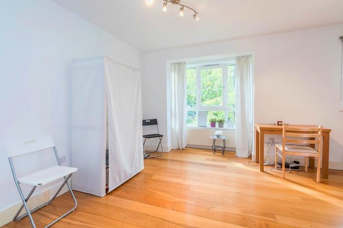 Studio To Rent In Bride Street, London, N7