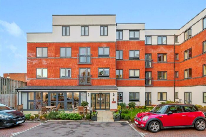 1 Bedroom Retirement Property For Sale In Oscar Lodge, Aylesbury, HP20