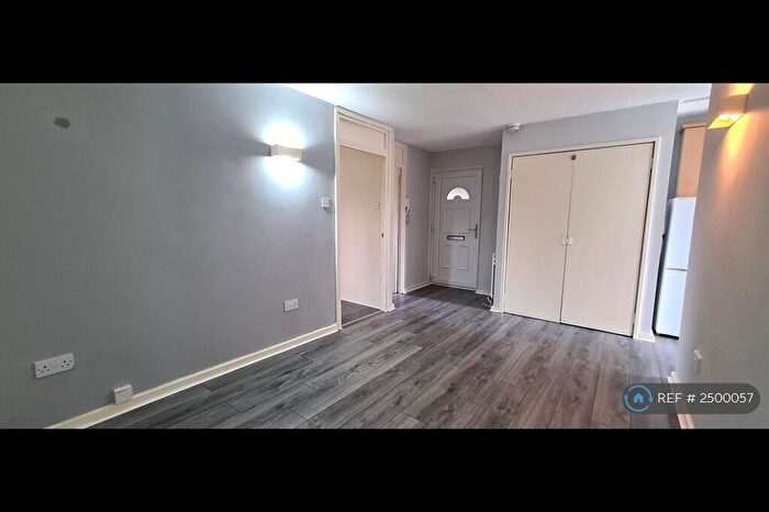 2 Bedroom Flat To Rent In Banner Road, Glasgow, G13
