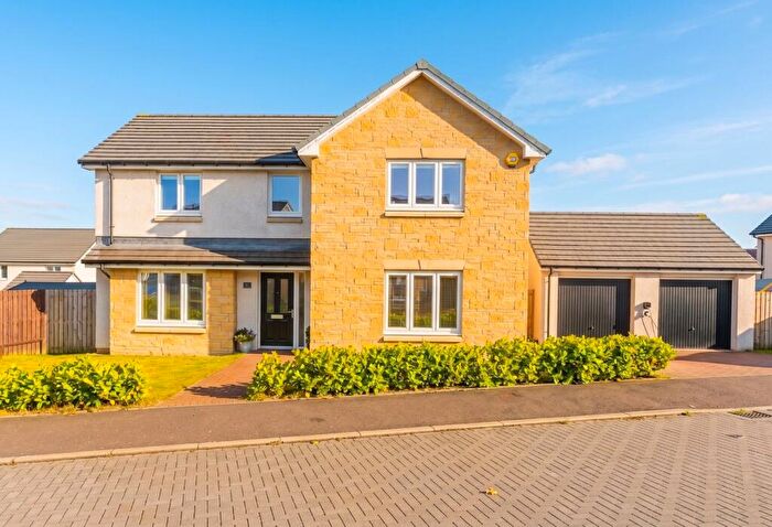 4 Bedroom Detached House For Sale In Gardyveen Court, Bilston, Roslin, EH25