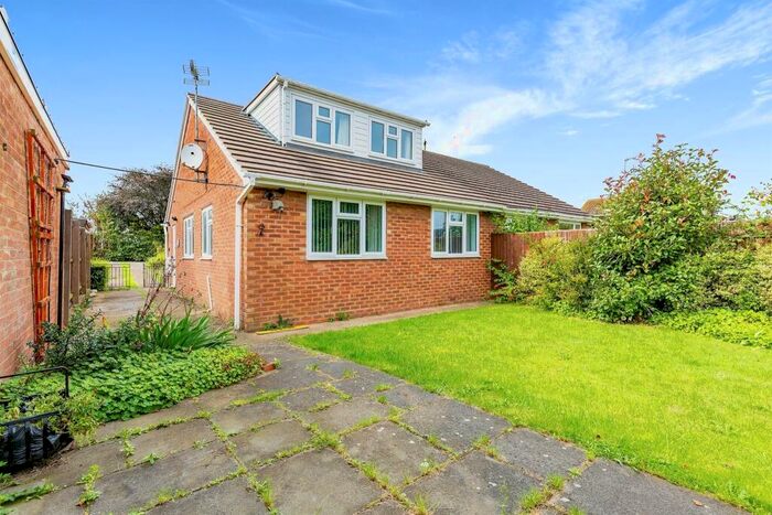 3 Bedroom Semi-Detached Bungalow For Sale In Blisworth Road, Roade, Northampton, NN7