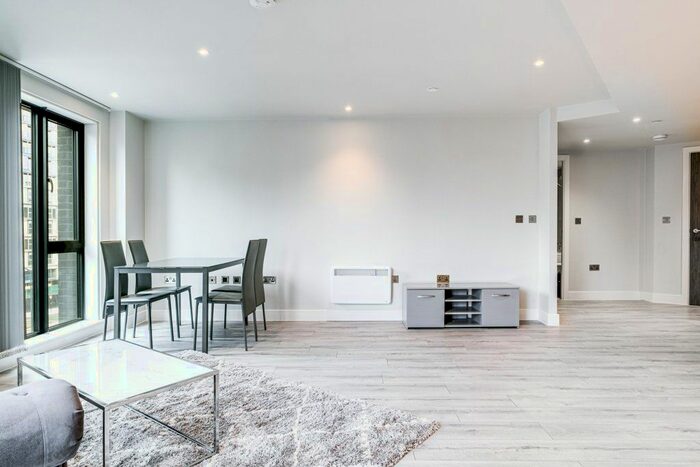 1 Bedroom Flat To Rent In St Martins Place, Broad Street, Birmingham, B15