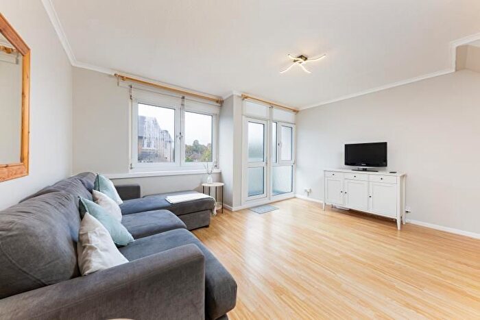 2 Bedroom Flat To Rent In Sabella Court, Bow, London, E3