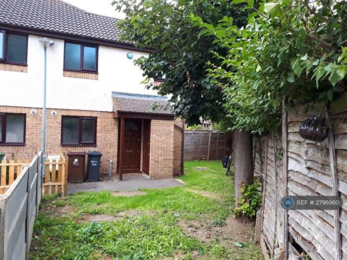 1 Bedroom Terraced House To Rent In Holden Close, Dagenham, RM8