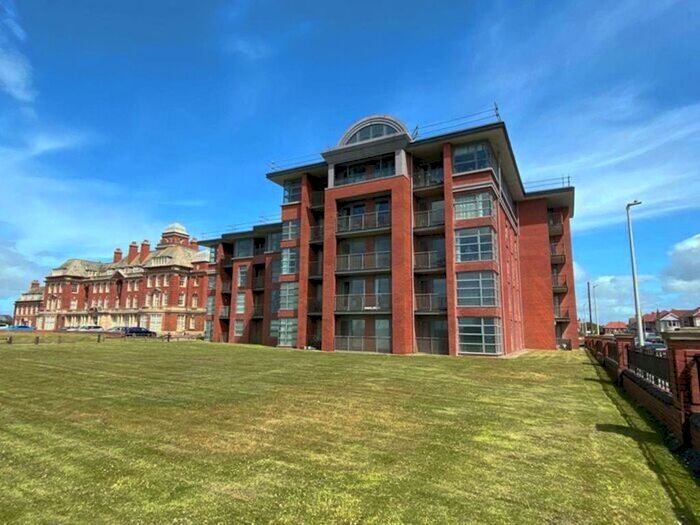 2 Bedroom Flat To Rent In Queens Promenade, Blackpool, Lancashire, FY2