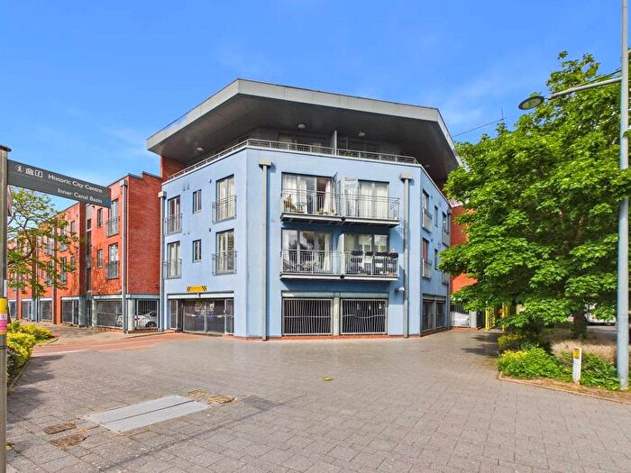 2 Bedroom Flat For Sale In Diglis Dock Road, Worcester, Worcestershire, WR5