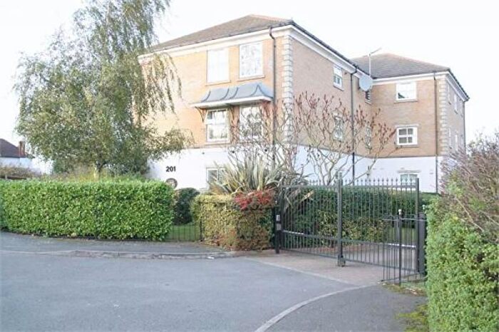 2 Bedroom Flat To Rent In Lime Court, Great North Way, Hendon, NW4