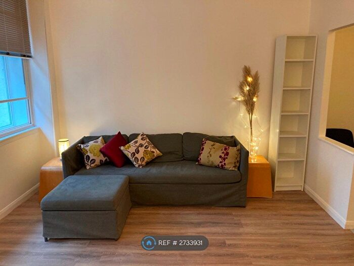 2 Bedroom Flat To Rent In Metro Central Heights, London, SE1