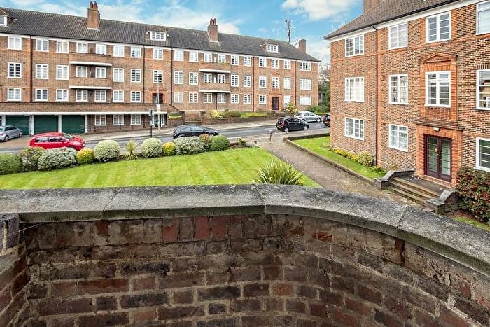 2 Bedroom Flat To Rent In The Limes, Limes Gardens, Southfields, London, SW18