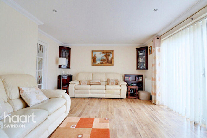 5 Bedroom Detached House For Sale In Witts Lane, Swindon, SN5