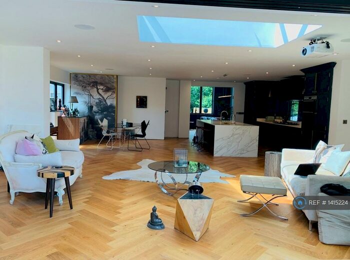 3 Bedroom Detached House To Rent In Kimbolton Road, Bedford, MK41