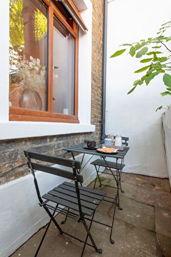 1 Bedroom Flat For Sale In Chobham Road, London, E15