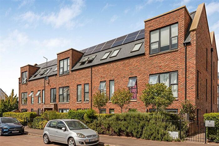 1 Bedroom Flat For Sale In Hedley Road, St. Albans, AL1