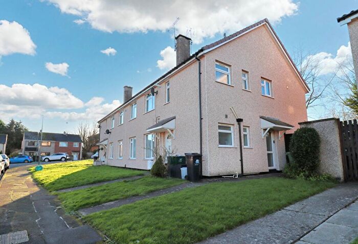 2 Bedroom Flat For Sale In Tyndale View, Thornbury, BS35
