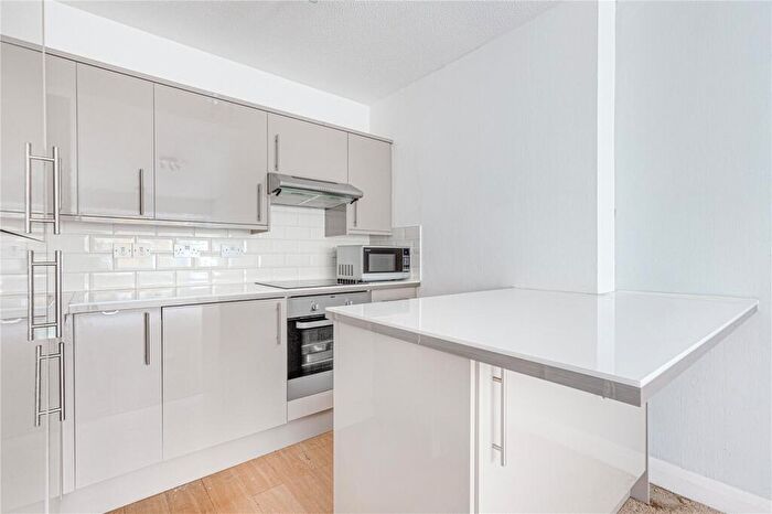 1 Bedroom Flat To Rent In Osprey Heights, Bramlands Close, SW11