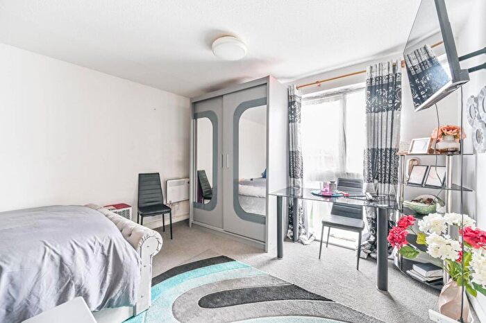 Studio For Sale In Wiltshire Road, Thornton Heath, CR7