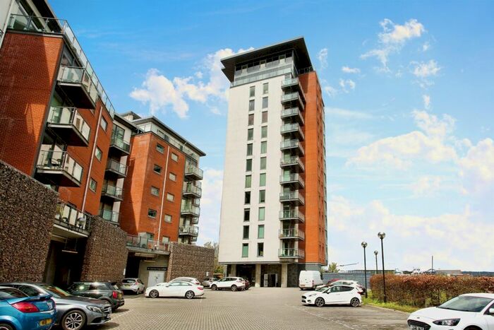 2 Bedroom Flat For Sale In Rope Quays, Gosport, PO12