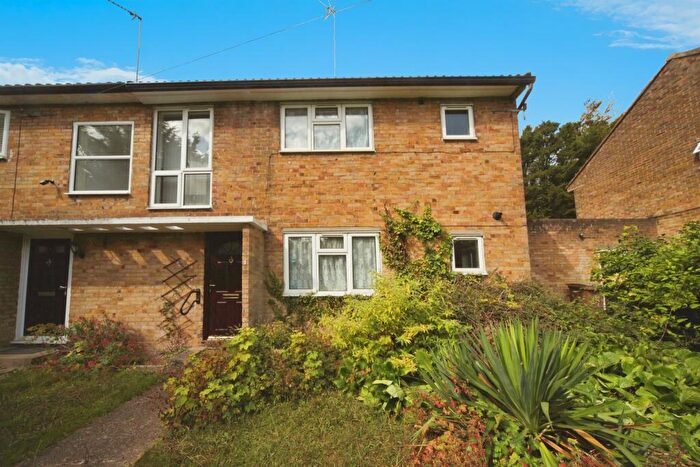 3 Bedroom Semi Detached House For Sale In Harrowden Road, Luton, LU2