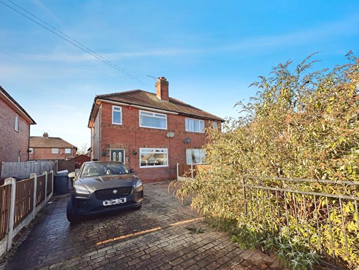 3 Bedroom Semi Detached House For Sale In Spenslea Grove, Leeds, LS27