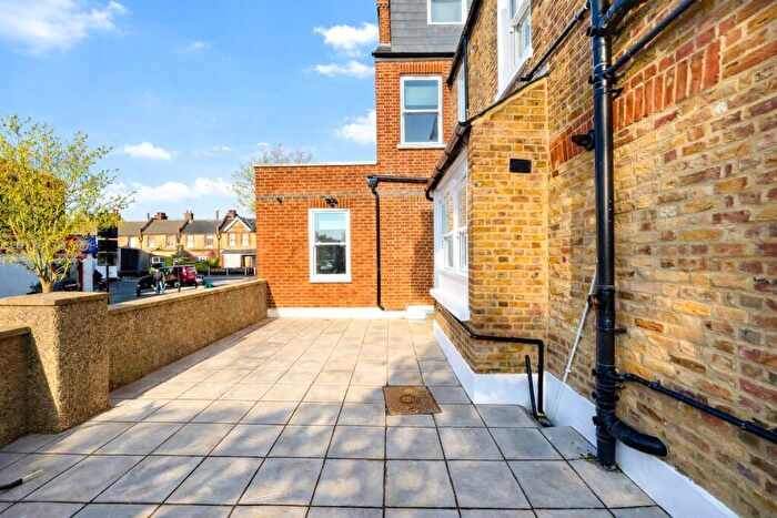Apartment To Rent In Lordship Lane, London, N17