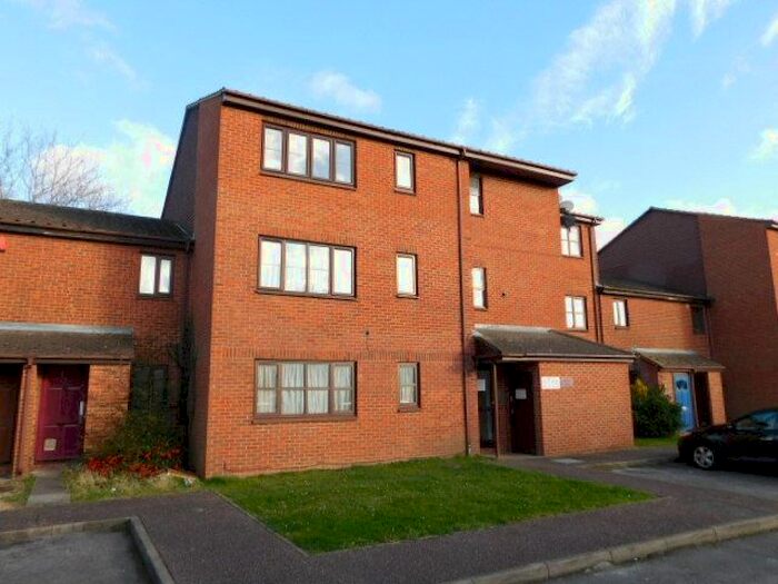 Studio To Rent In Verona Close, Cowley, UB8