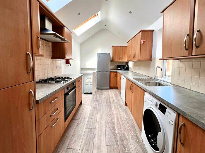 6 Bedroom Maisonette To Rent In Hazelwood Avenue, Jesmond, NE2