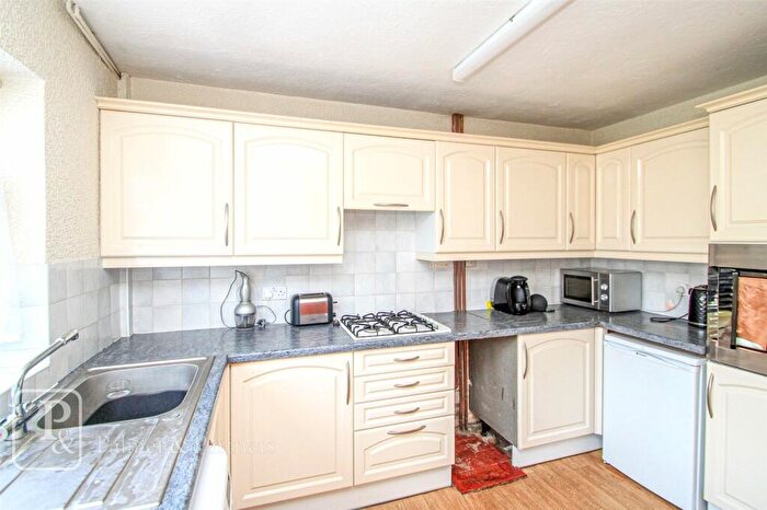 2 Bedroom Bungalow For Sale In Dupont Close, Clacton-on-Sea, Essex, CO16
