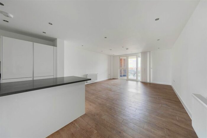 3 Bedroom Flat To Rent In Bolinder Way, Bromley-By-Bow, E3