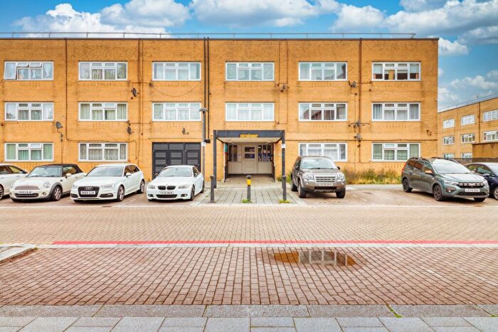 2 Bedroom Flat For Sale In North Ninth Street, Central Milton Keynes, Milton Keynes, Buckinghamshire, MK9