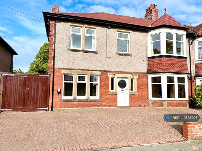 4 Bedroom Semi-Detached House To Rent In Holywell Avenue, Whitley Bay, NE26