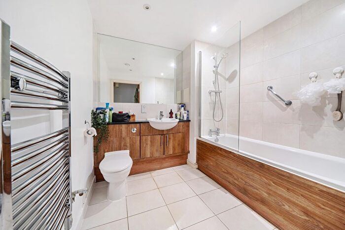 1 Bedroom Flat For Sale In Green Lane, Edgware, Greater London., HA8