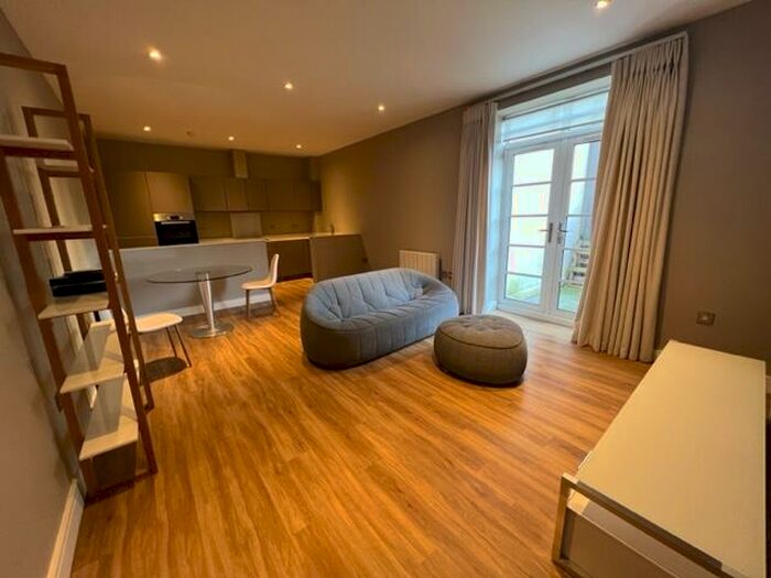 2 Bedroom Apartment To Rent In Romilly Crescent, Cardiff, CF11