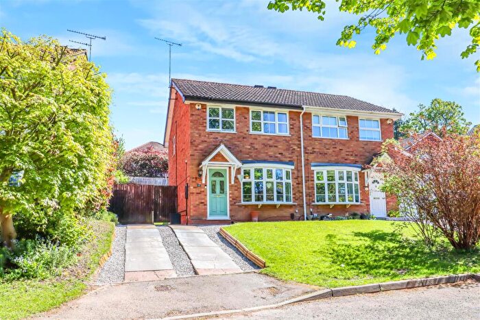 3 Bedroom Semi-Detached House For Sale In Allitt Grove, Kenilworth, CV8