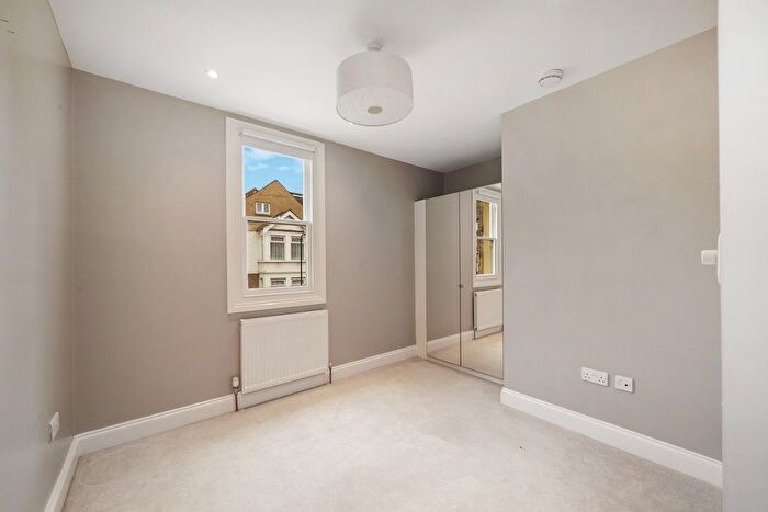 2 Bedroom Flat For Sale In Brougham, Acton, London, W3