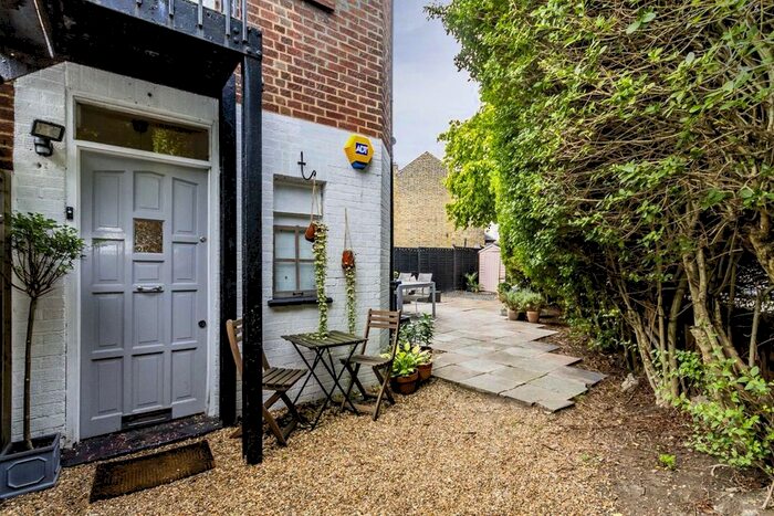 2 Bedroom Flat To Rent In Endsleigh Road, London, W13