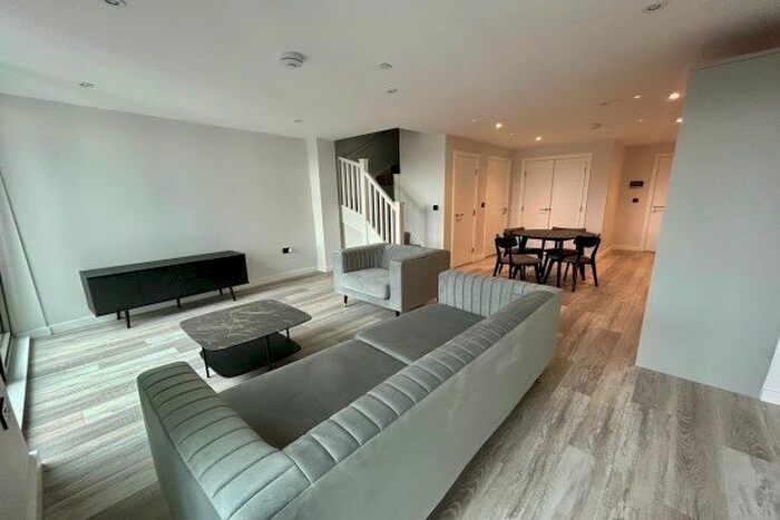 2 Bedroom Flat To Rent In Apex Lofts, Birmingham, B12