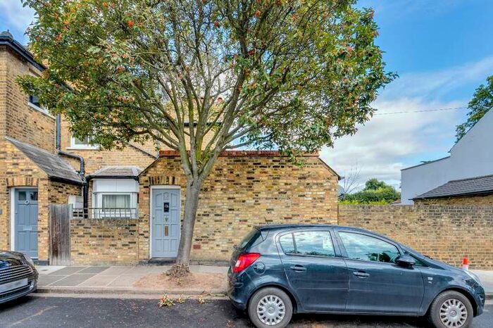 1 Bedroom Apartment To Rent In Charles Street, Barnes, SW13