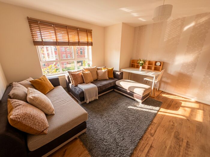 2 Bedroom Flat To Rent In Seymour Court, Arboretum, East Midlands, NG7