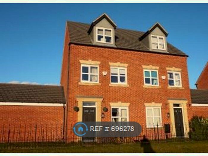 3 Bedroom Semi-Detached House To Rent In Leven Road, Tamworth, B77