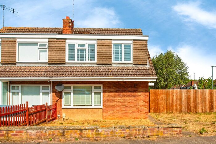 3 Bedroom Semi-Detached House For Sale In Roman Way, Thrapston, Kettering, NN14
