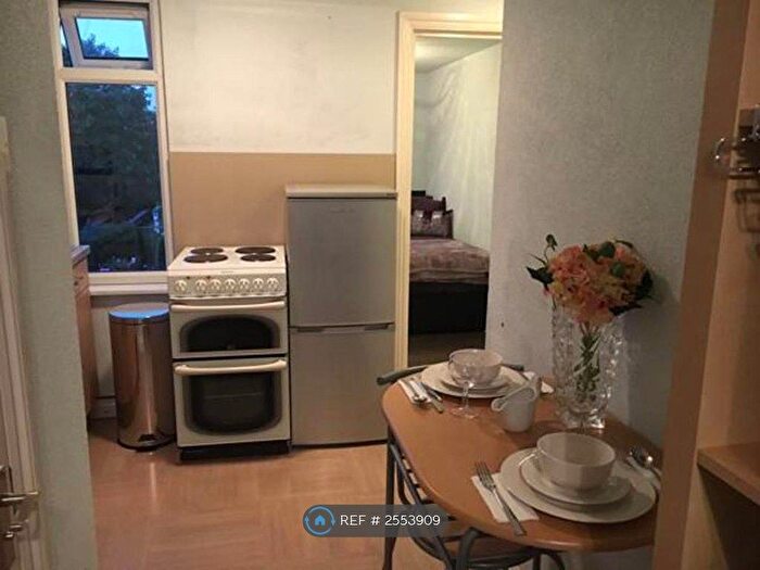 3 Bedroom Flat To Rent In Merton Road, Watford, WD18