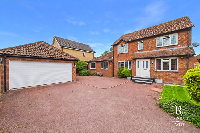 4 Bedroom Detached House For Sale In Claydon Drive, Beddington, Cro, CR0