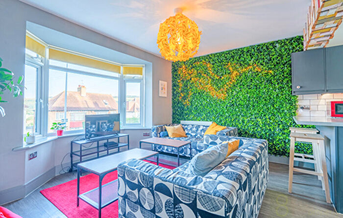 6 Bedroom End Of Terrace House To Rent In Widdicombe Way, Brighton, BN2