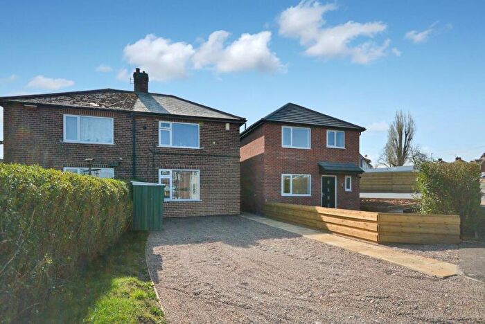 3 Bedroom Semi Detached House To Rent In Beauvale Road, Hucknall, NG15