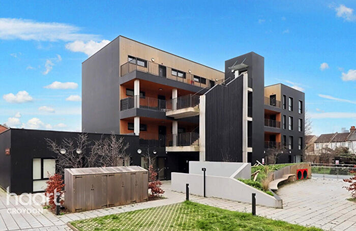 2 Bedroom Flat For Sale In Bell Foundry Close, Croydon, CR0