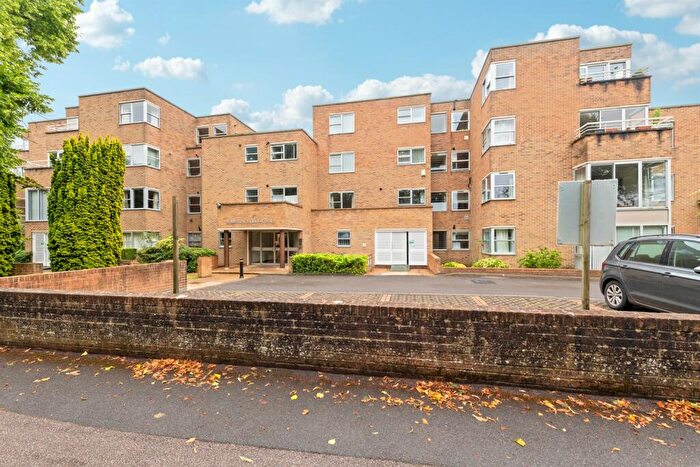 3 Bedroom Flat To Rent In Marston Ferry Court, Oxford, OX2