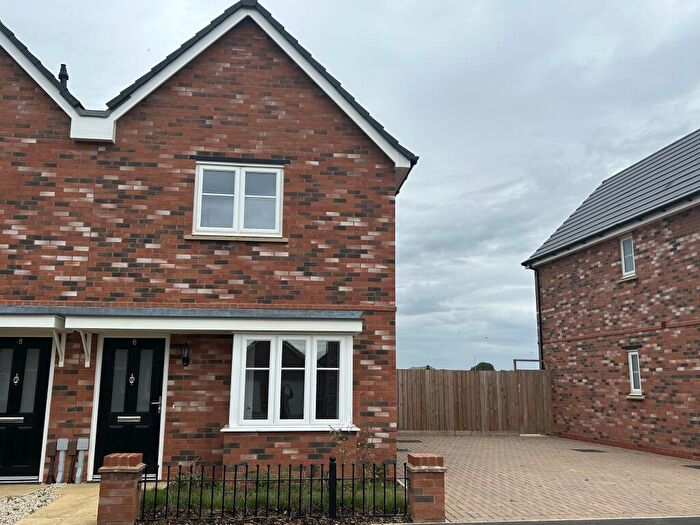 2 Bedroom House To Rent In Sparrowhawk Crescent, Northampton, NN4